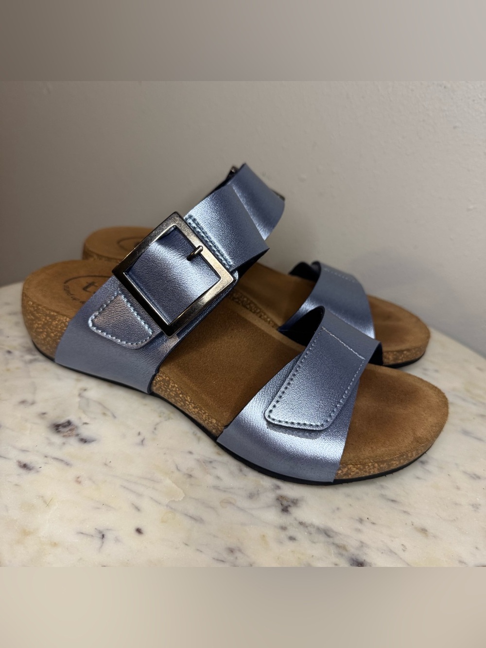 Taos Sandals Size 6 Blue Metallic Leather
Wedges shoes comfort